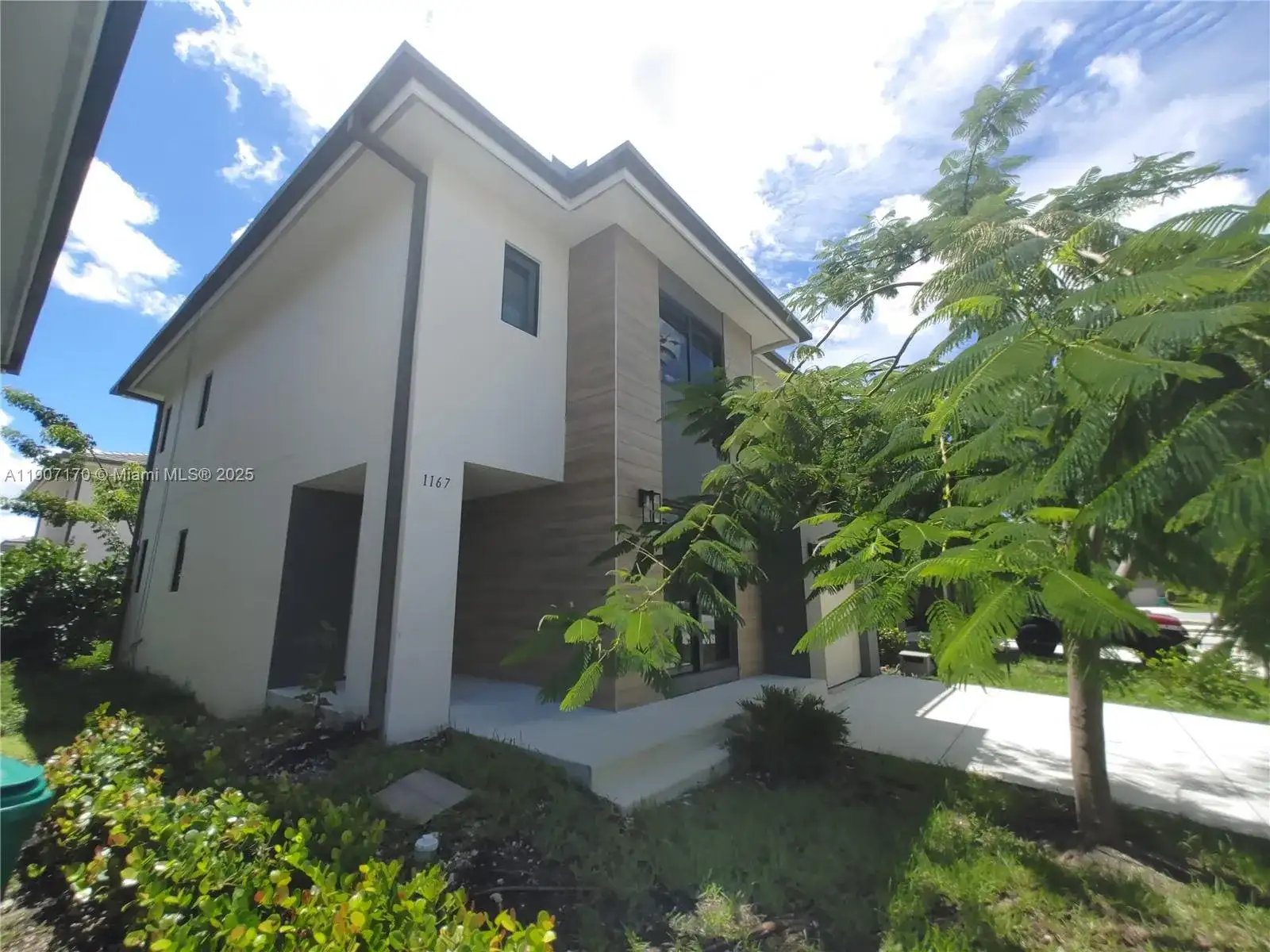 1167 NW 2nd St, Florida City FL 33034 photo 2