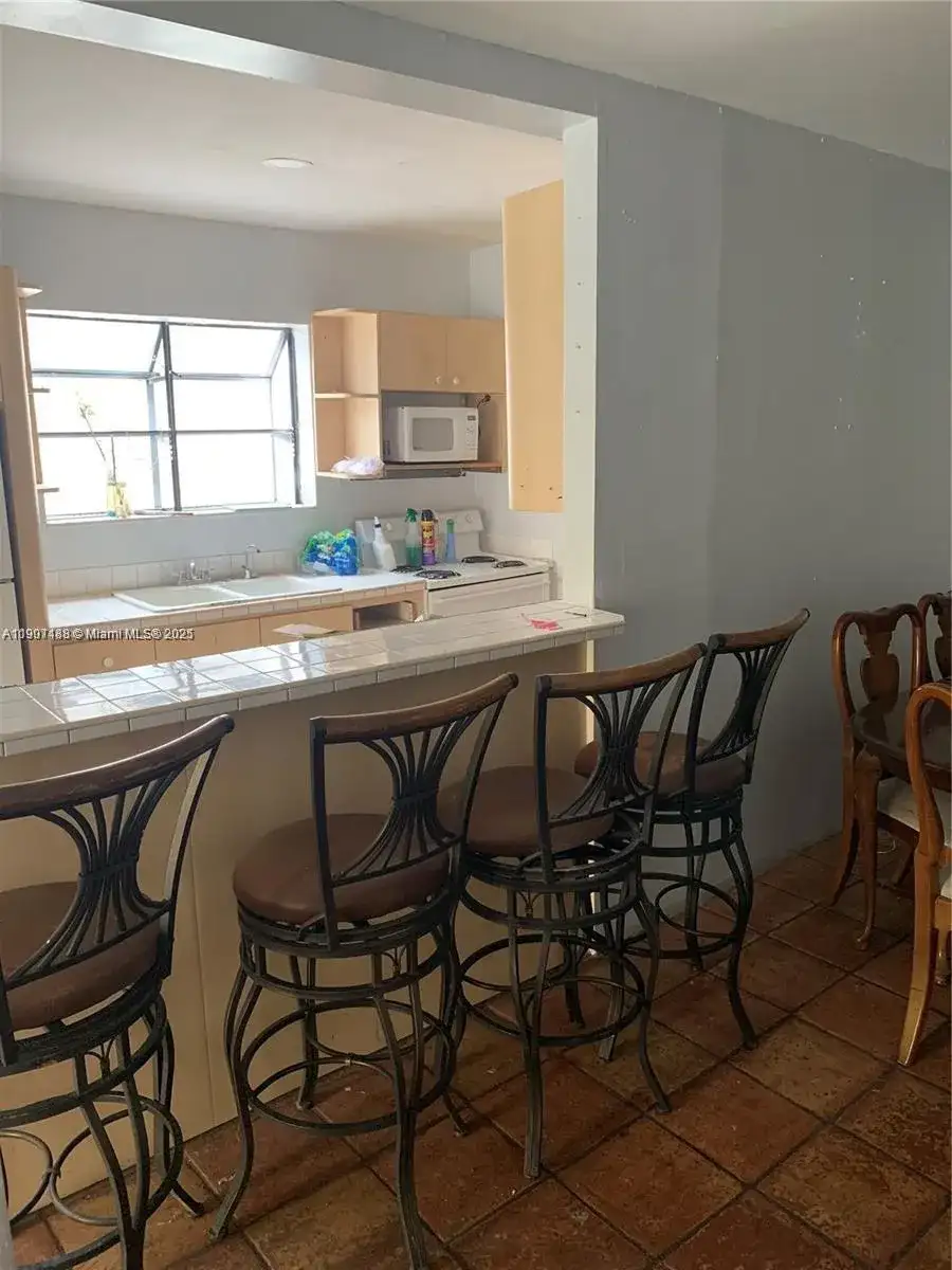1037 NW 30th St, Miami FL 33127 photo 3