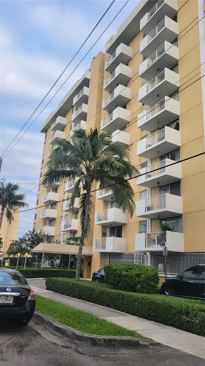 2020 NE 135th St # 409, North Miami FL 33181 photo 2