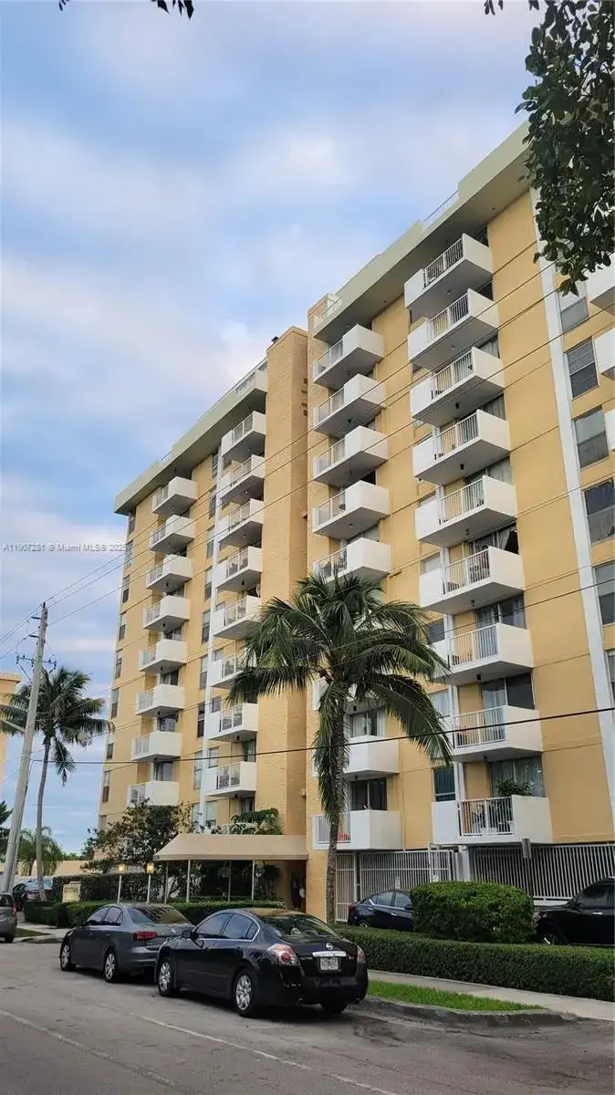 2020 NE 135th St # 409, North Miami FL 33181 photo 3