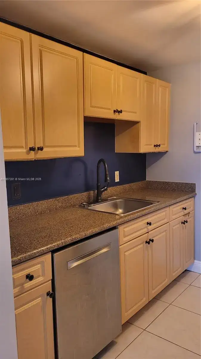 2020 NE 135th St # 409, North Miami FL 33181 photo 4