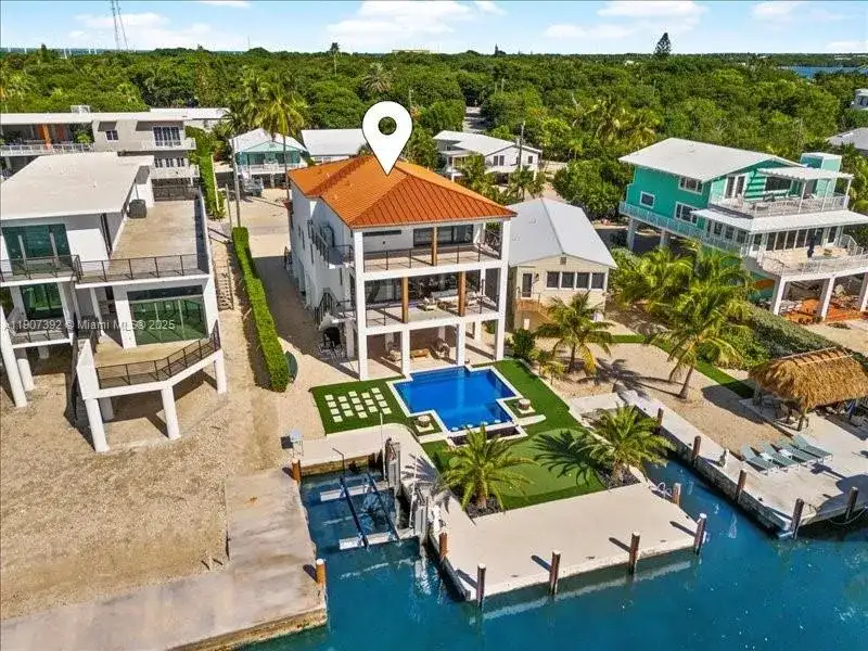 239 Tavernier Dr, Tavernier FL 33070 photo 2