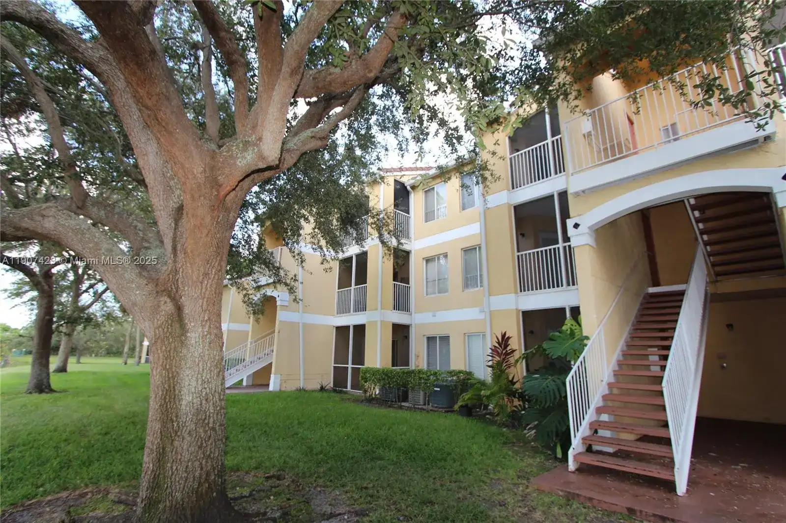 2321 NW 33rd St # 213, Oakland Park FL 33309 photo 2