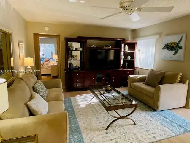 442 Pine Glen Ln # 2, Green Acres FL 33463 photo 2