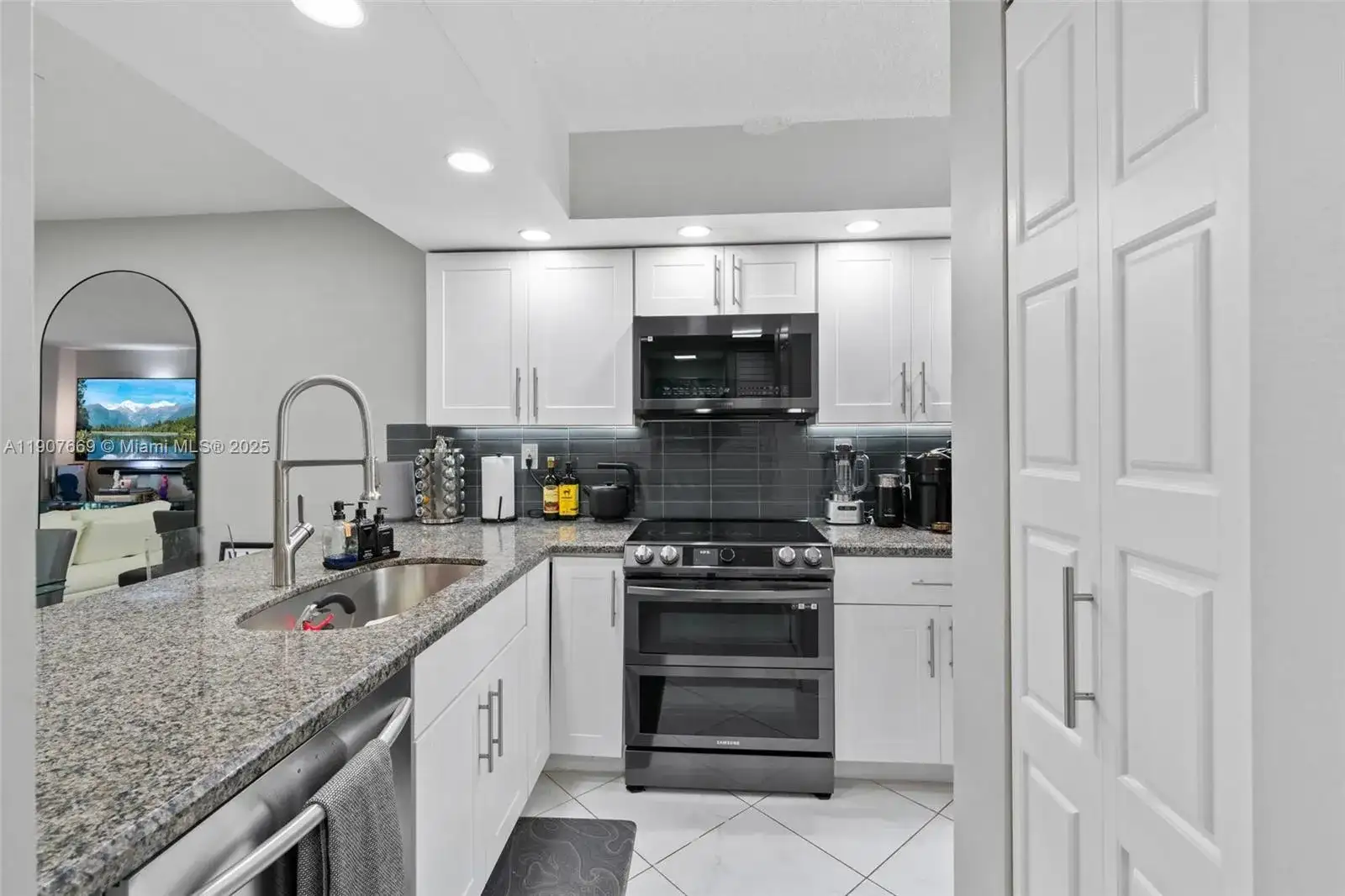 6800 Cypress Rd # 513, Plantation FL 33317 photo 2