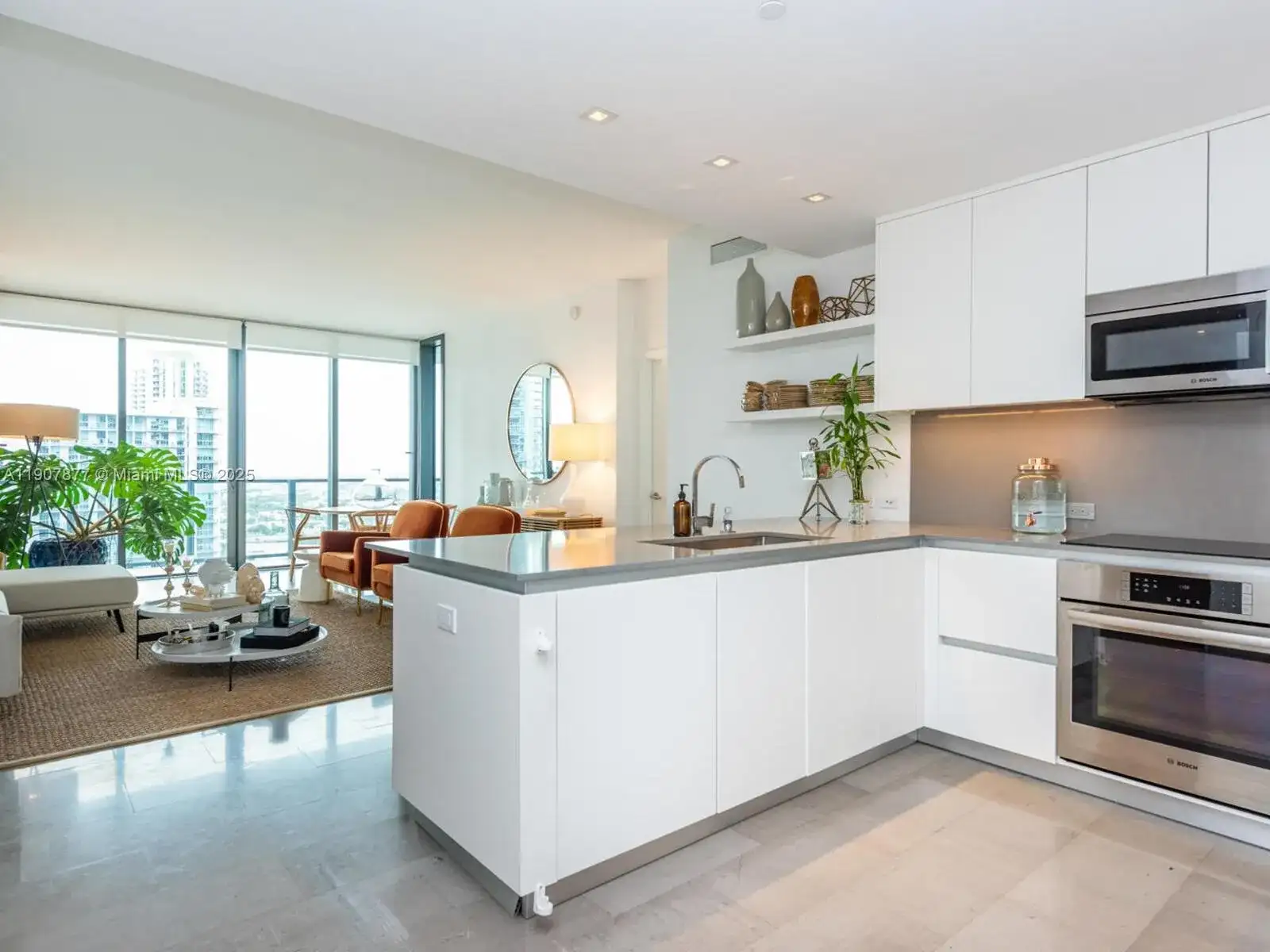 68 SE 6th St # 2304, Miami FL 33131 photo 5
