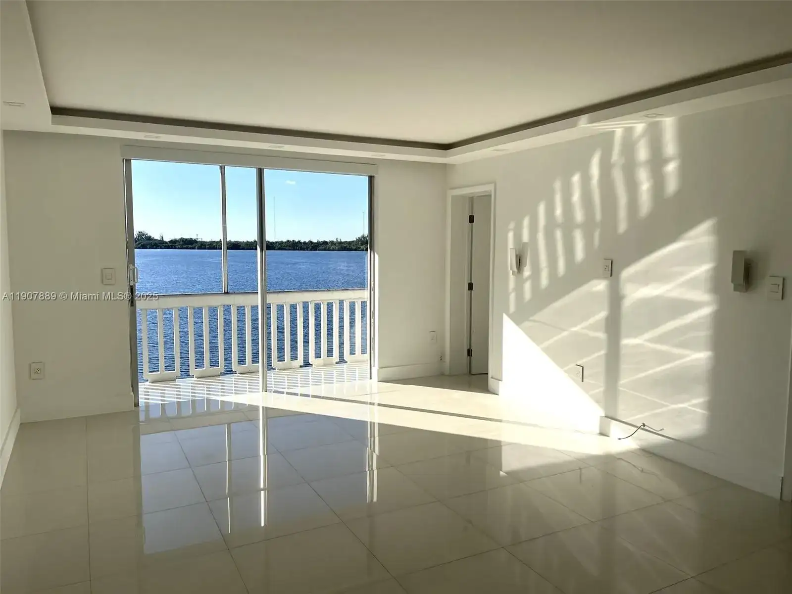 18601 NE 14th Ave # 409, Miami FL 33179 photo 2