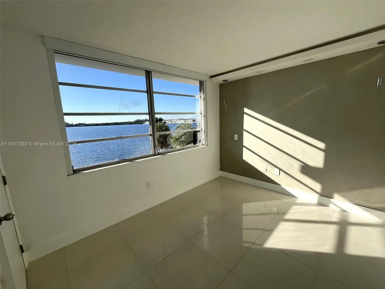 18601 NE 14th Ave # 409, Miami FL 33179 photo 5