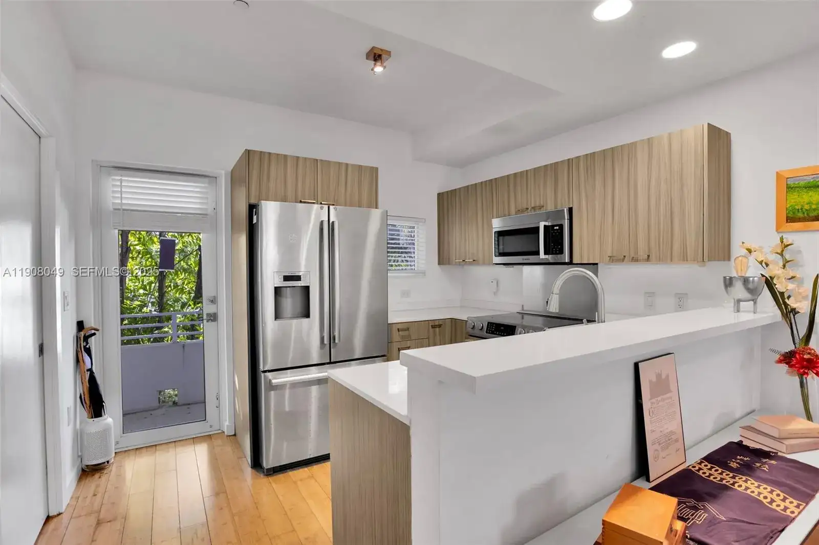 619 Meridian Ave # 3, Miami Beach FL 33139 photo 2