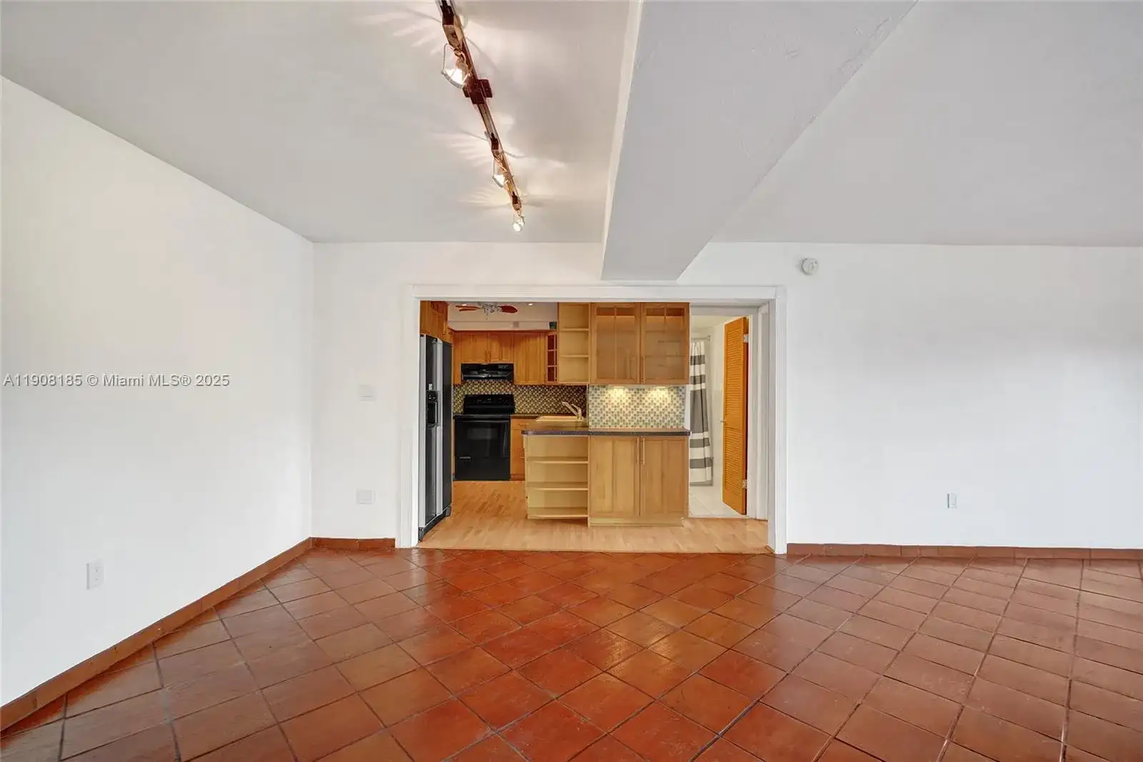 8335 SW 72nd Ave # 205D, Miami FL 33143 photo 3