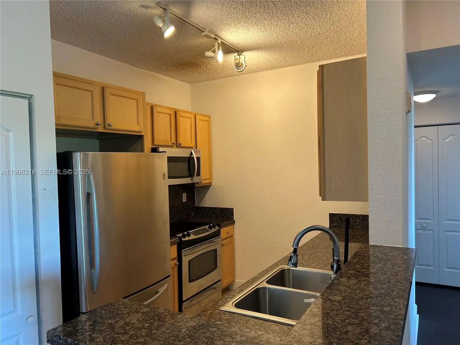 6001 SW 70th St # 551, South Miami FL 33143 photo 5