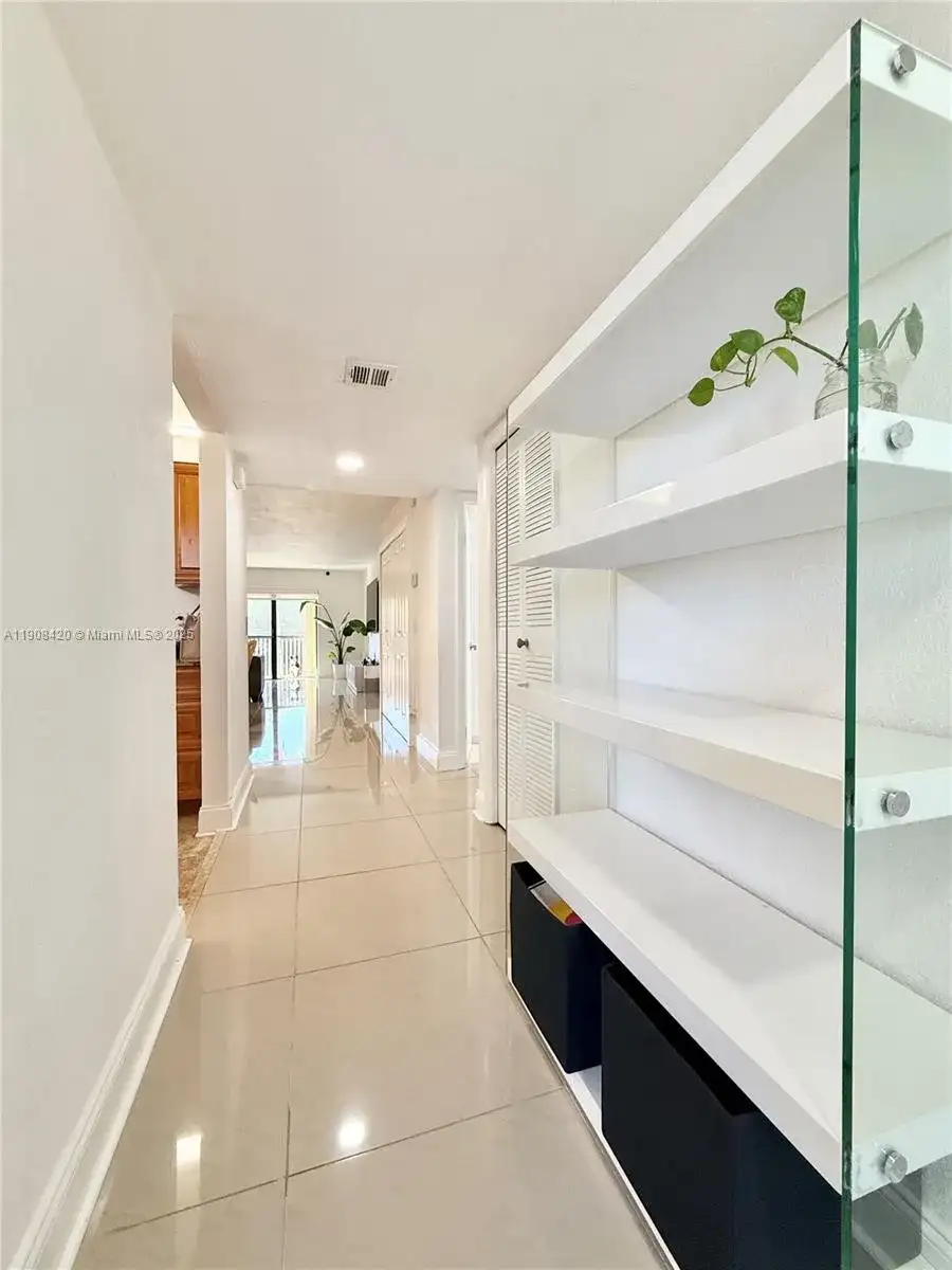 398 Lakeview Dr # 205, Weston FL 33326 photo 3