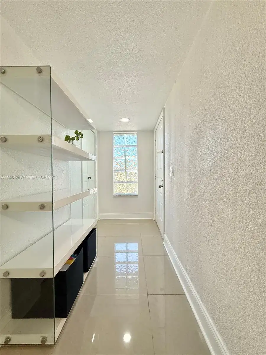 398 Lakeview Dr # 205, Weston FL 33326 photo 4