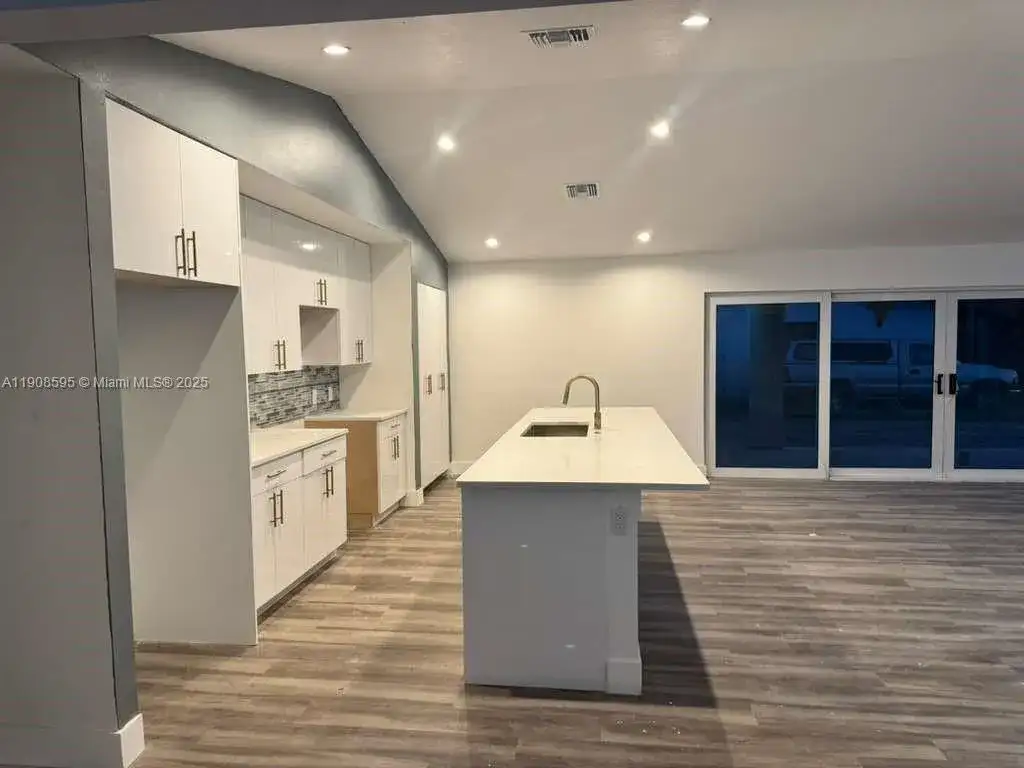 482 NW Marion Ave, Port St. Lucie FL 34983 photo 2