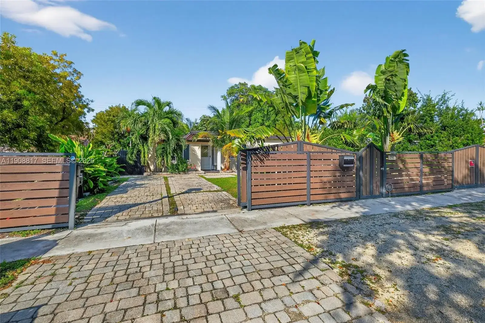 155 NW 124th St, North Miami FL 33168 photo 2