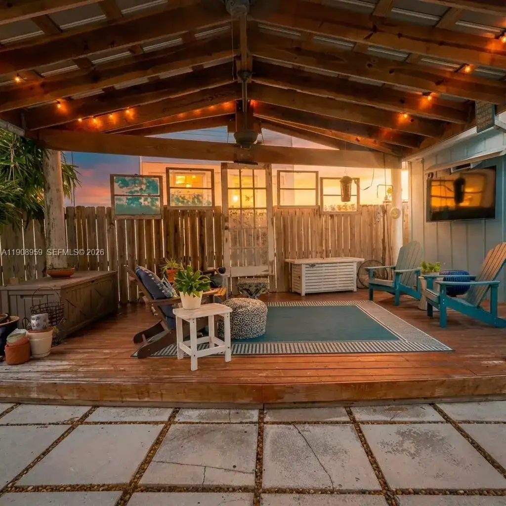 160 Ridge St, Tavernier FL 33070 photo 2