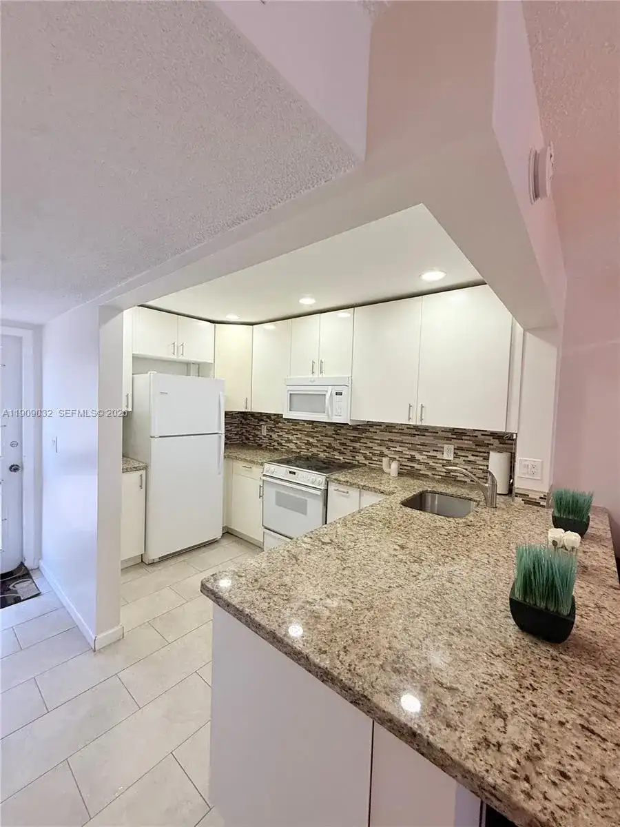 2081 S Ocean Dr # 308, Hallandale Beach FL 33009 photo 2