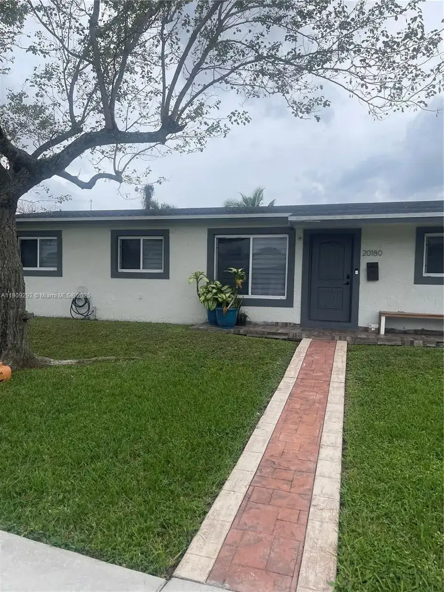 20180 NW 14th Ct, Miami Gardens FL 33169 photo 2