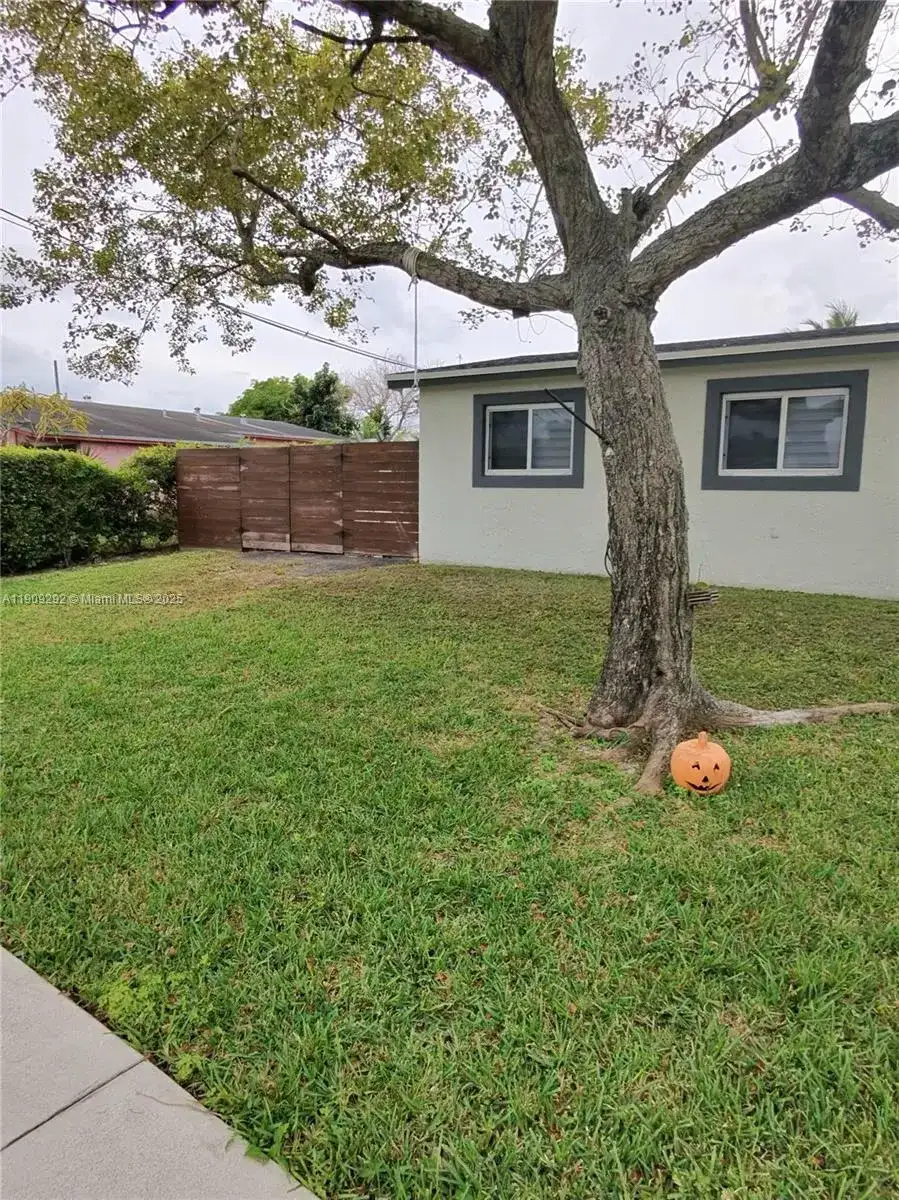 20180 NW 14th Ct, Miami Gardens FL 33169 photo 3