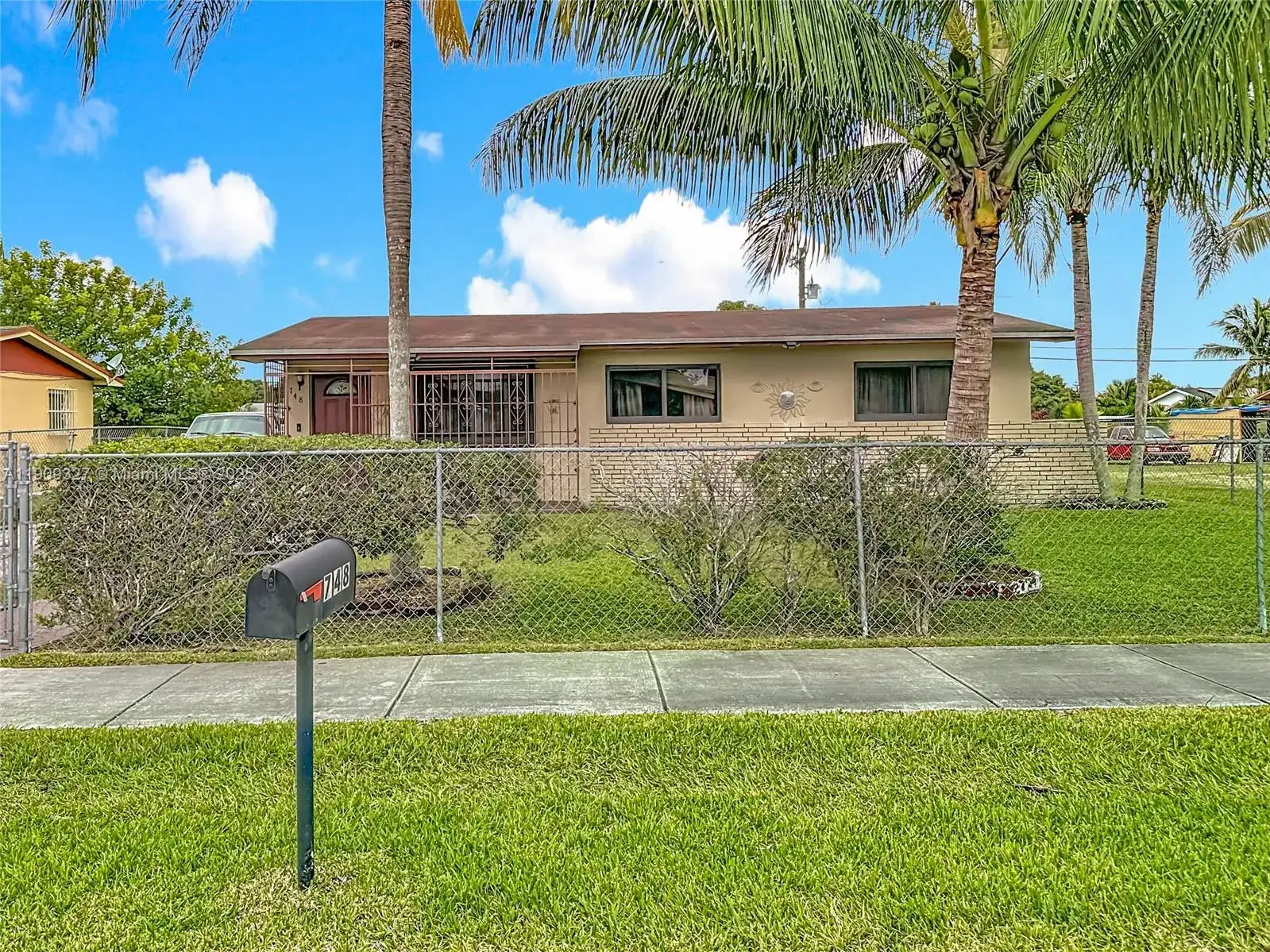 748 NW 2nd St, Florida City FL 33034 photo 2