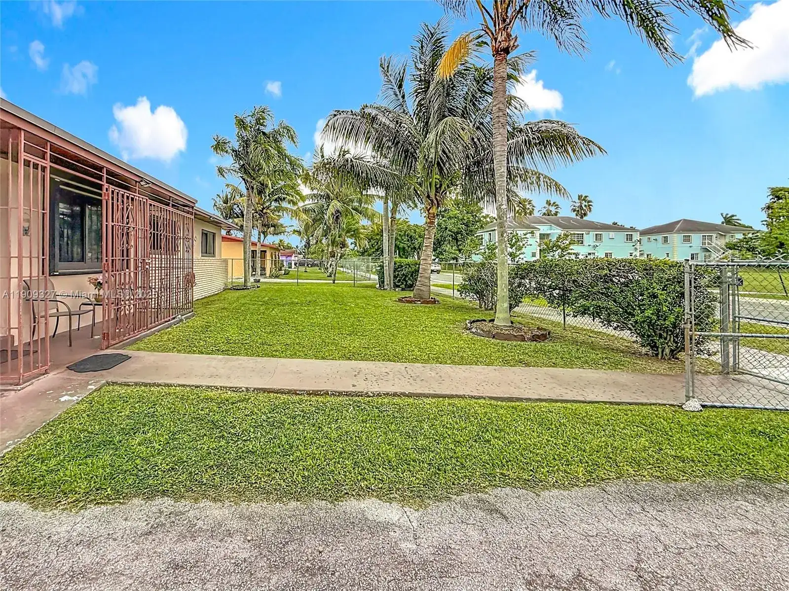 748 NW 2nd St, Florida City FL 33034 photo 4