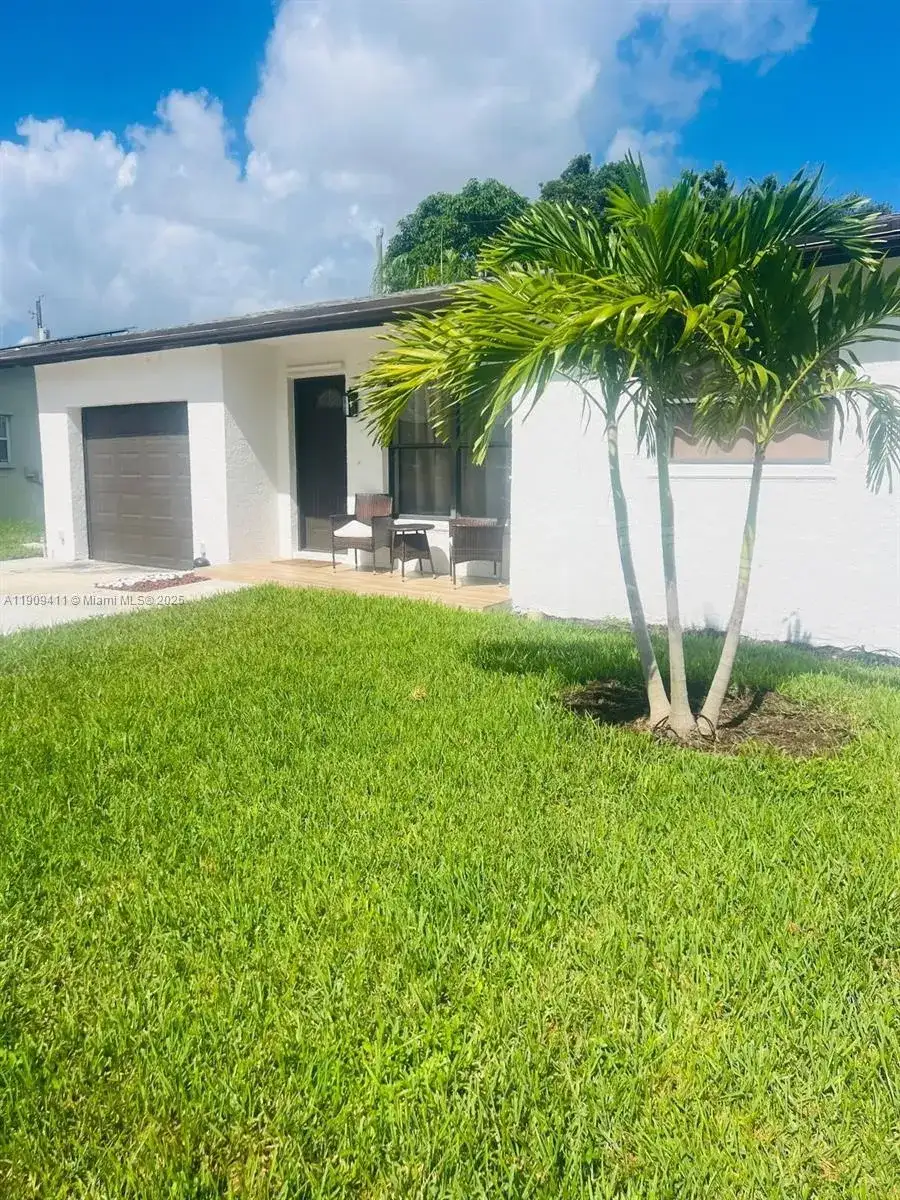 9703 SW 2nd St, Boca Raton FL 33428 photo 2