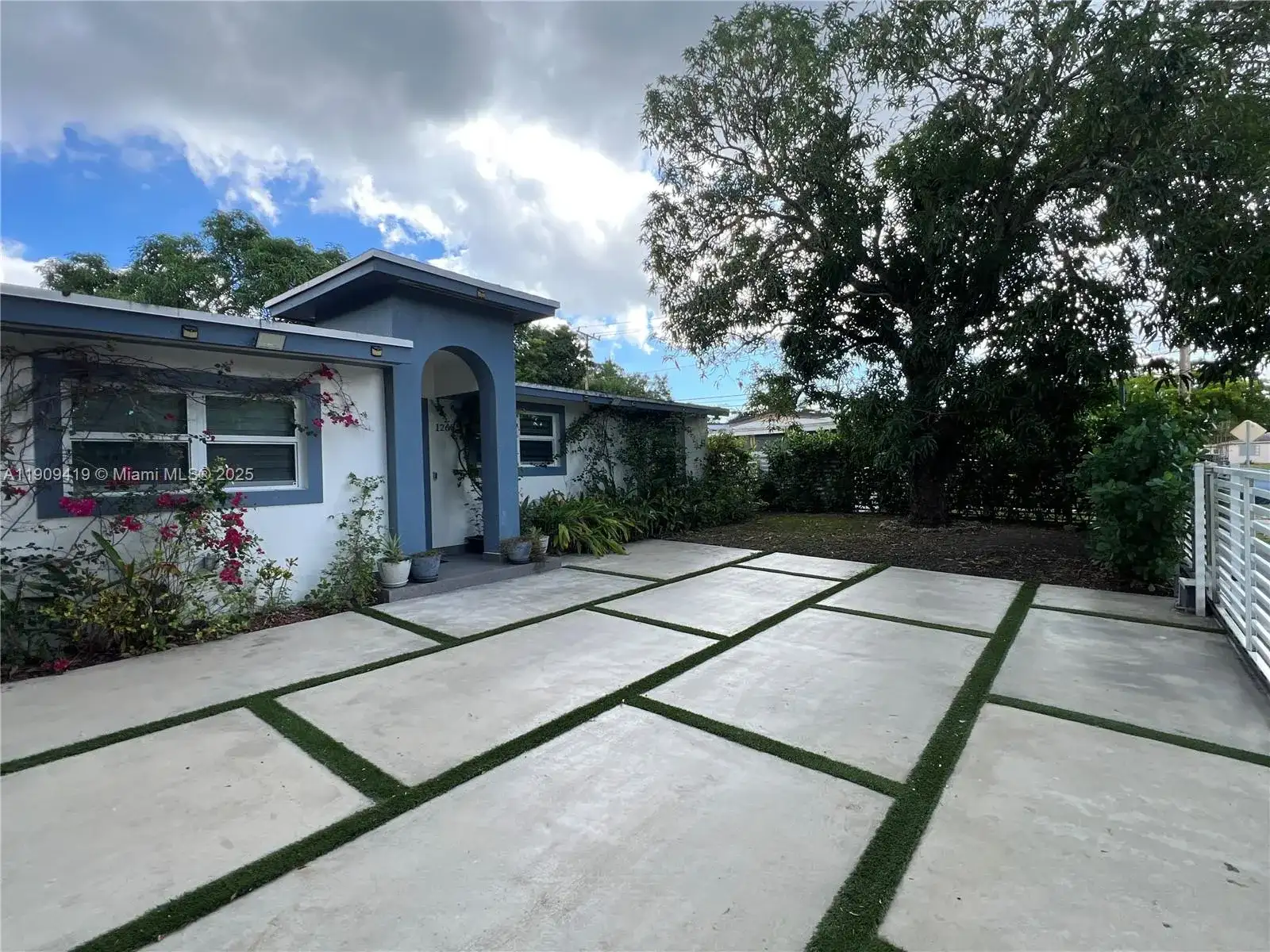 12685 NW Miami Ct, North Miami FL 33168 photo 4