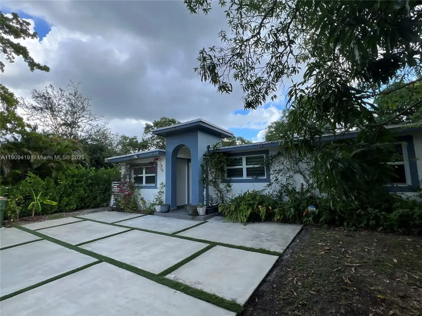 12685 NW Miami Ct, North Miami FL 33168 photo 5