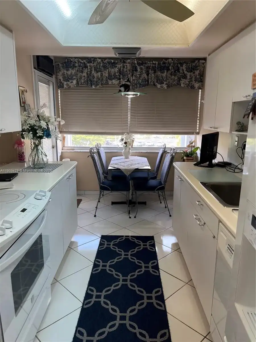 18011 Biscayne Blvd # 305, Aventura FL 33160 photo 2