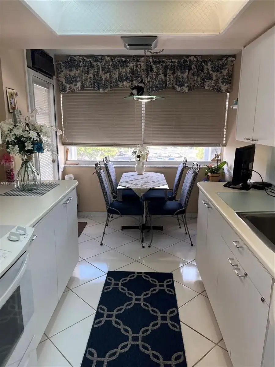 18011 Biscayne Blvd # 305, Aventura FL 33160 photo 3