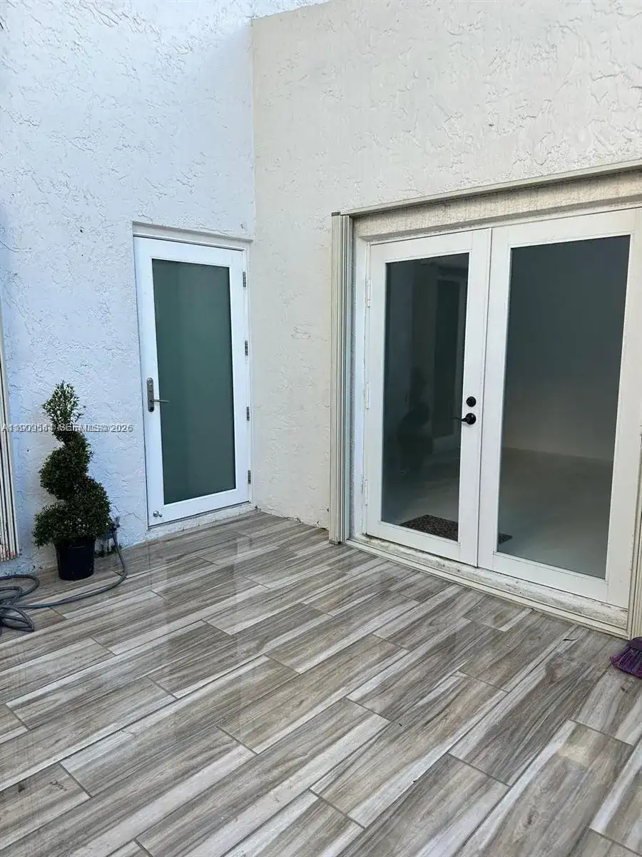 10916 SW 70th Ter, Miami FL 33173 photo 2