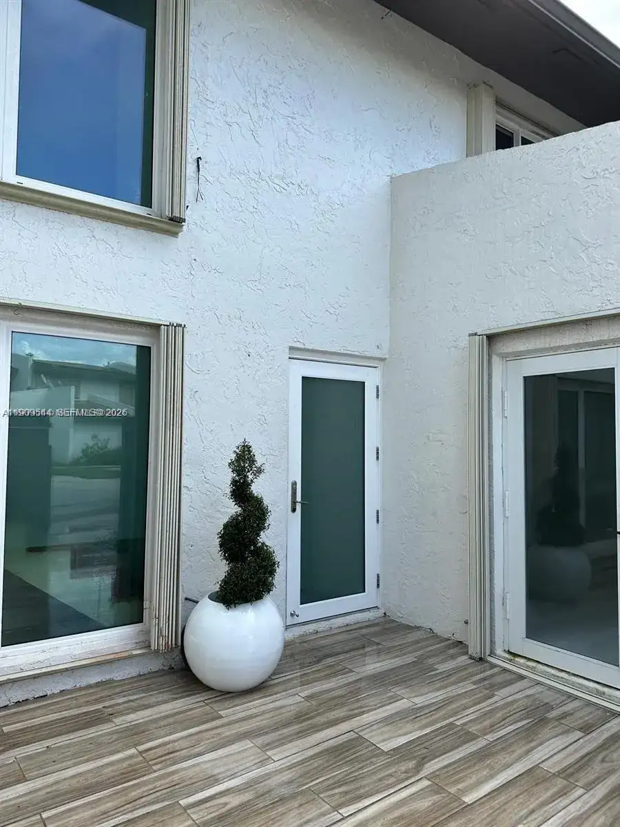 10916 SW 70th Ter, Miami FL 33173 photo 3