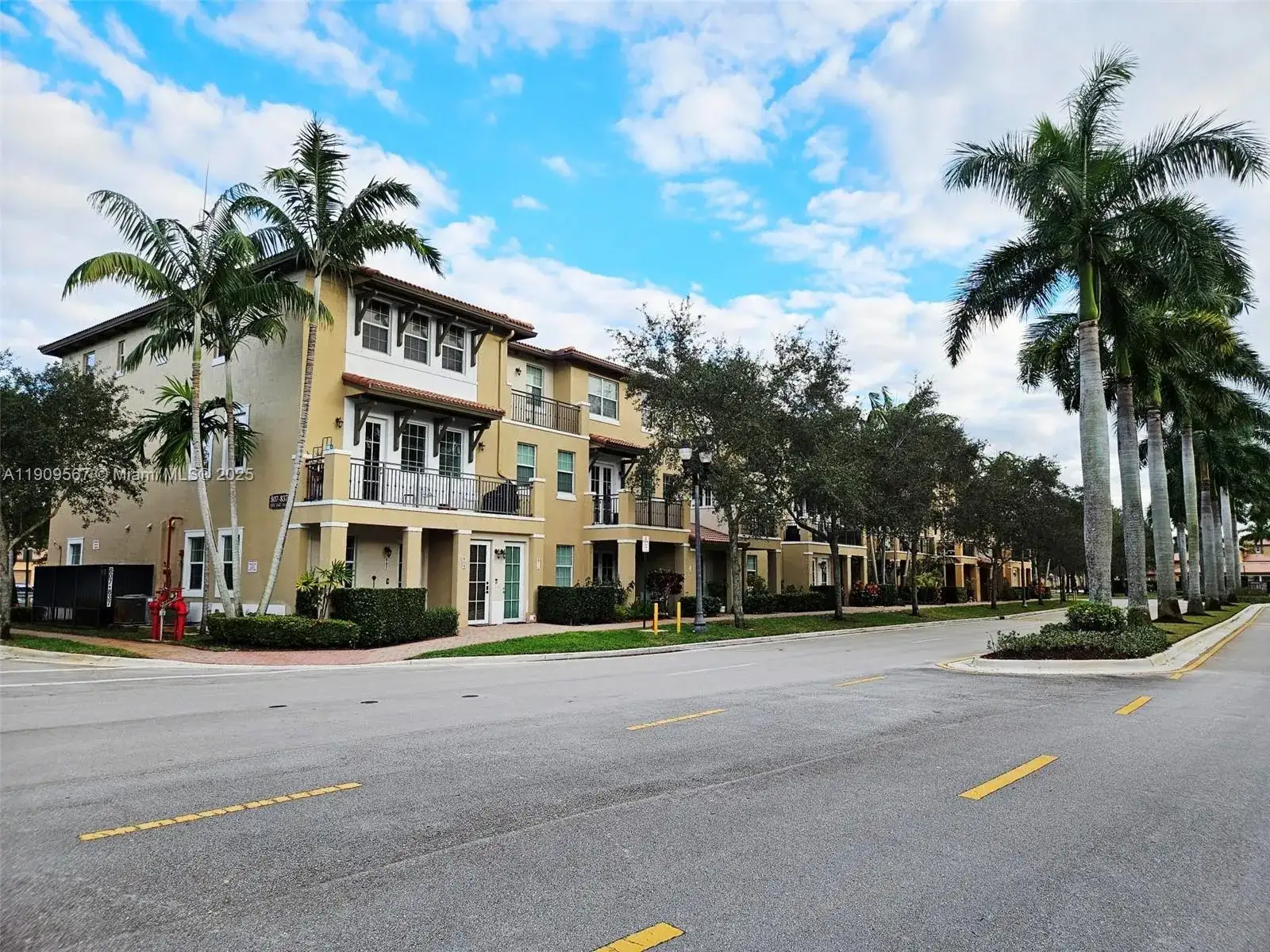 809 SW 147 AVE # 1401, Pembroke Pines FL 33027 photo 2