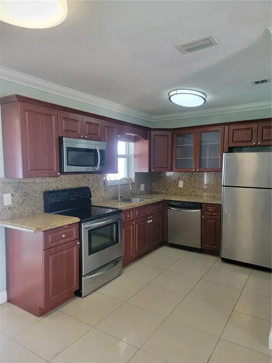 25 E 53rd Ter, Hialeah FL 33013 photo 4