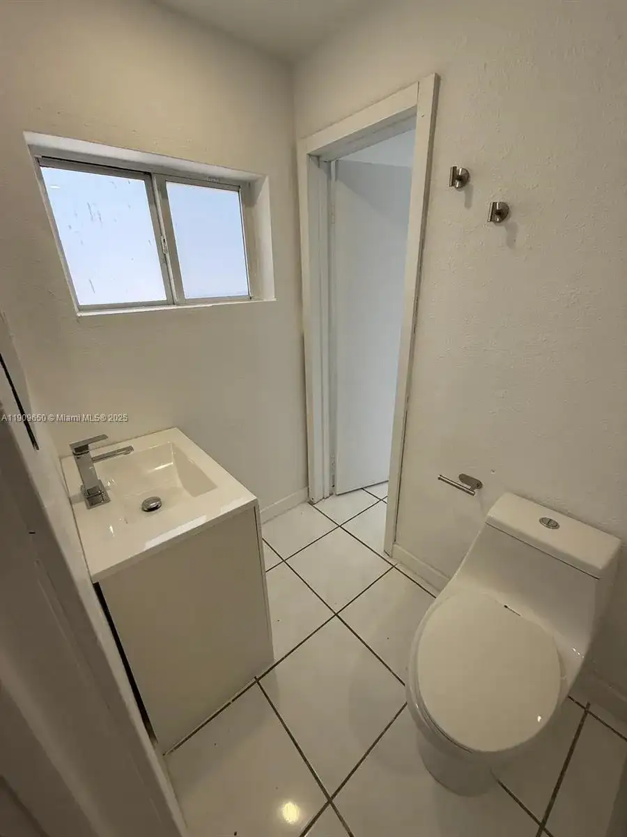 6931 SW 24th Ct, Miramar FL 33023 photo 2