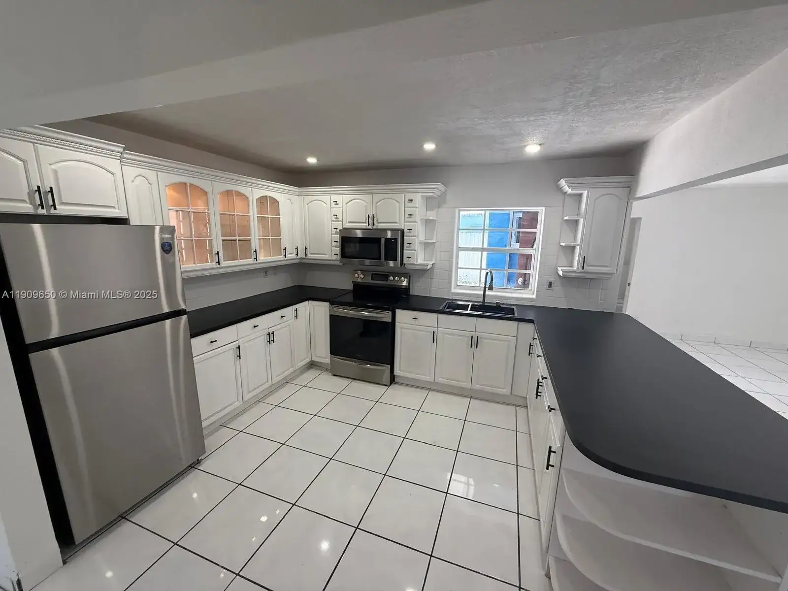 6931 SW 24th Ct, Miramar FL 33023 photo 3