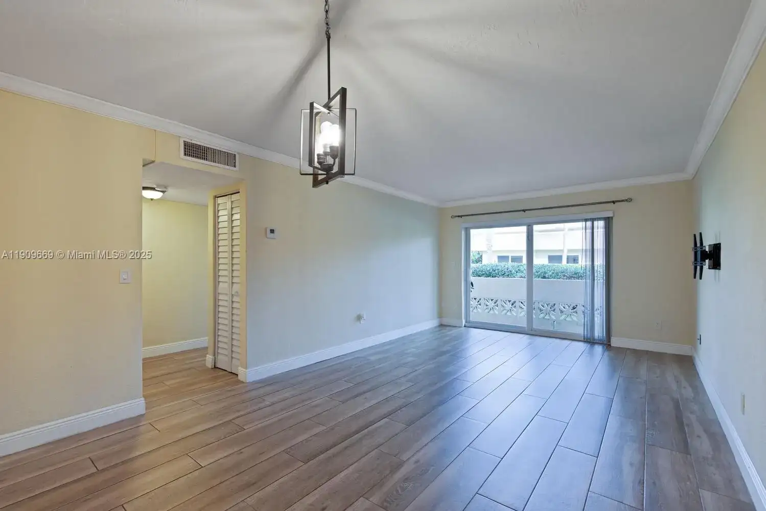 14500 SW 88th Ave # 104, Palmetto Bay FL 33176 photo 2