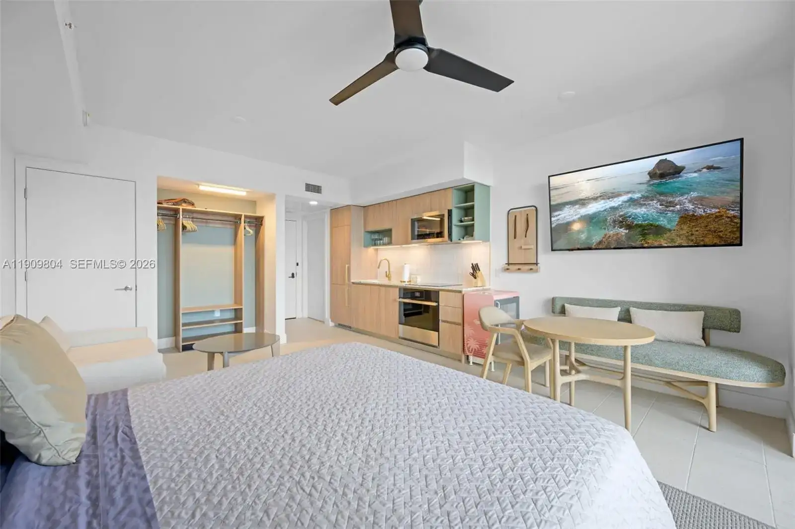 159 NE 6th St # 3706, Miami FL 33132 photo 4