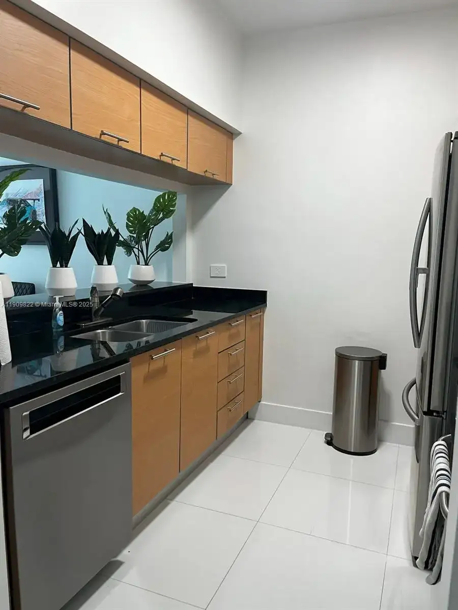 31 SE 5th St # 1003, Miami FL 33131 photo 2