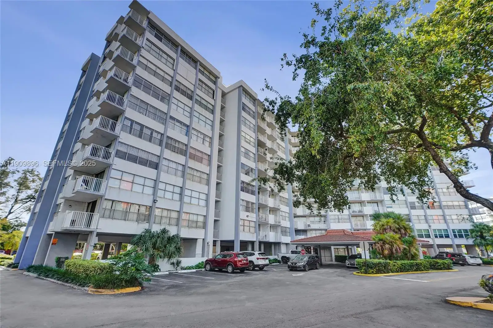1300 NE Miami Gardens Dr # 320E, Miami FL 33179 photo 2