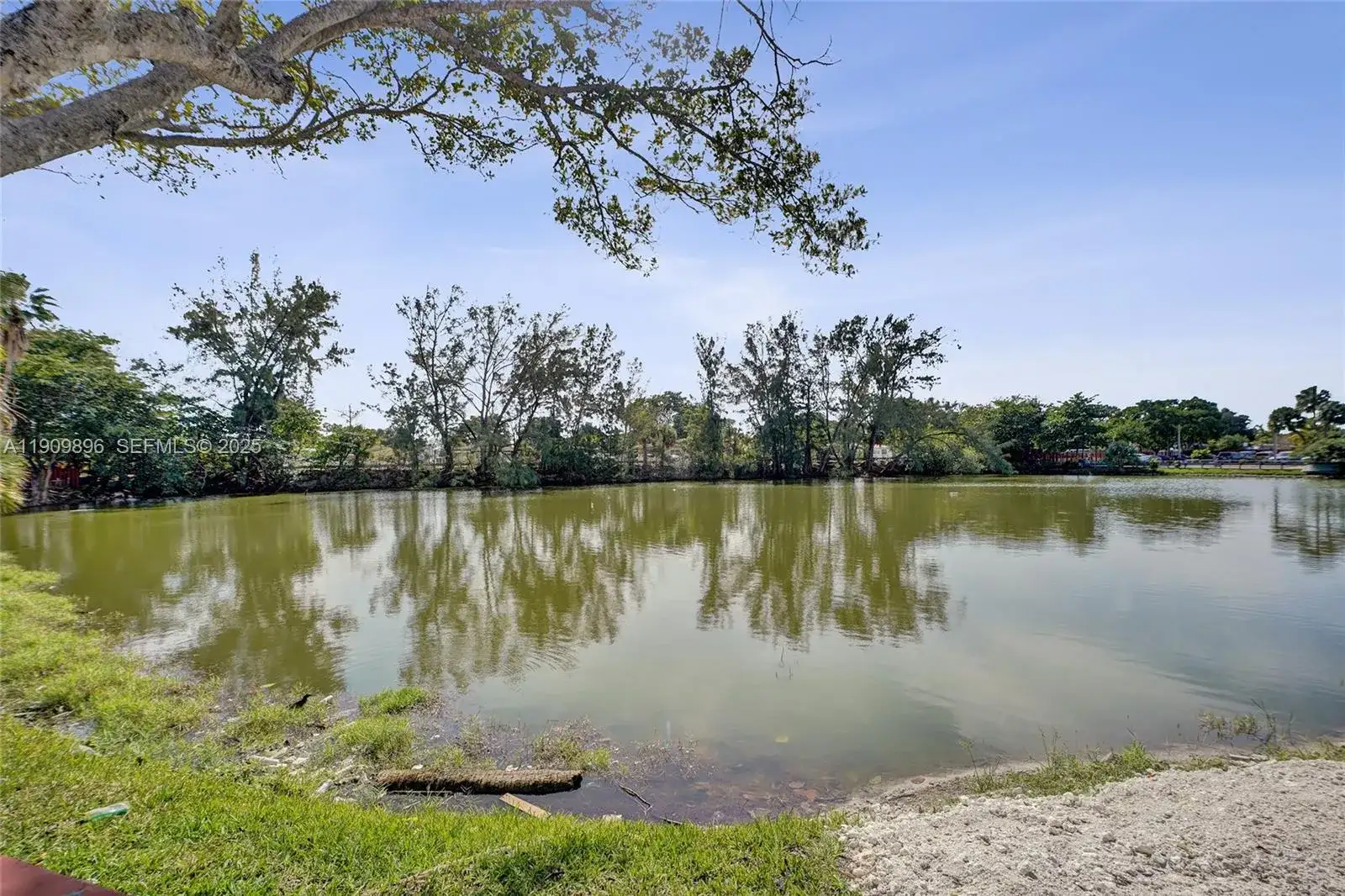 1300 NE Miami Gardens Dr # 320E, Miami FL 33179 photo 3