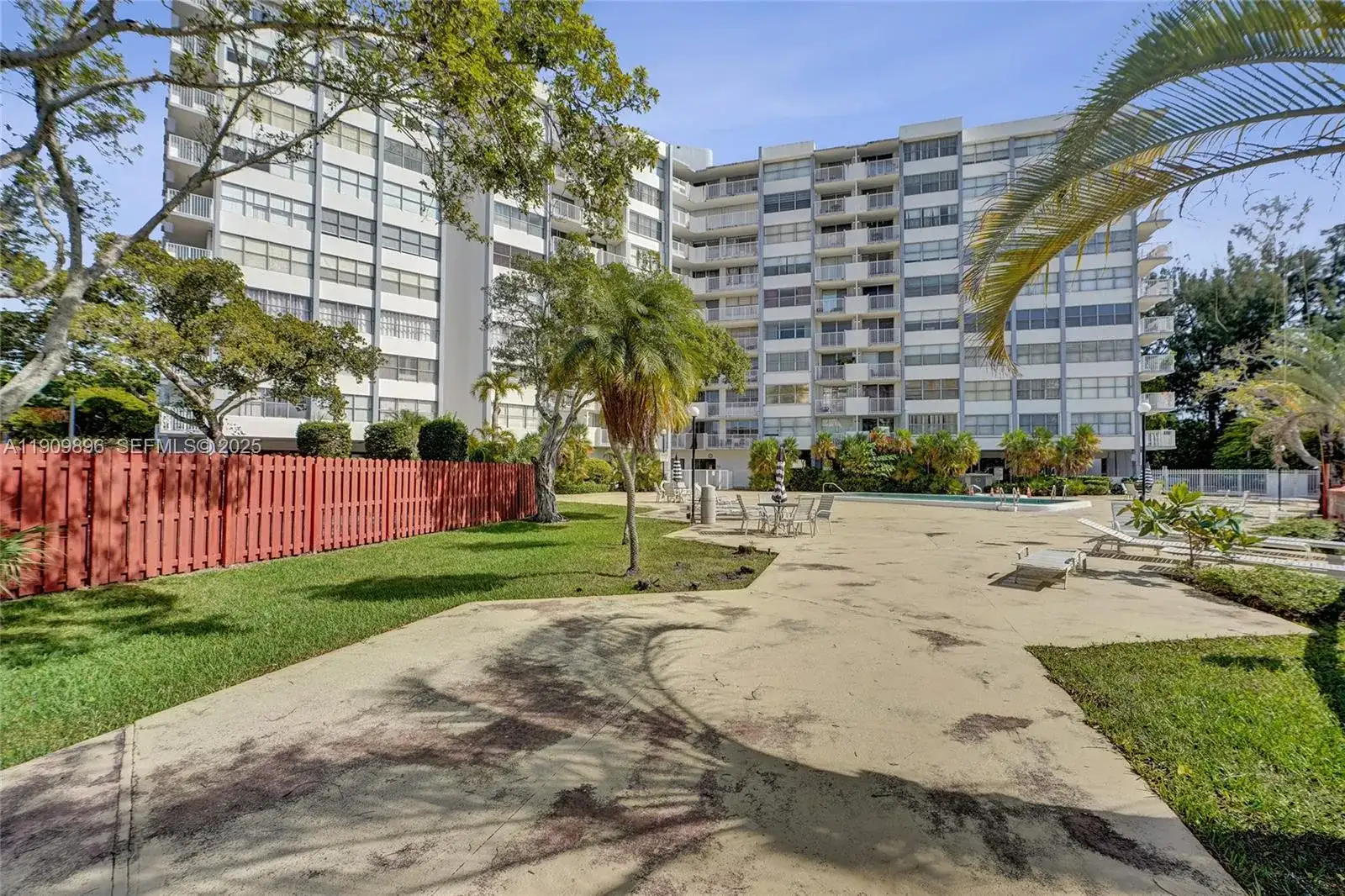 1300 NE Miami Gardens Dr # 320E, Miami FL 33179 photo 4