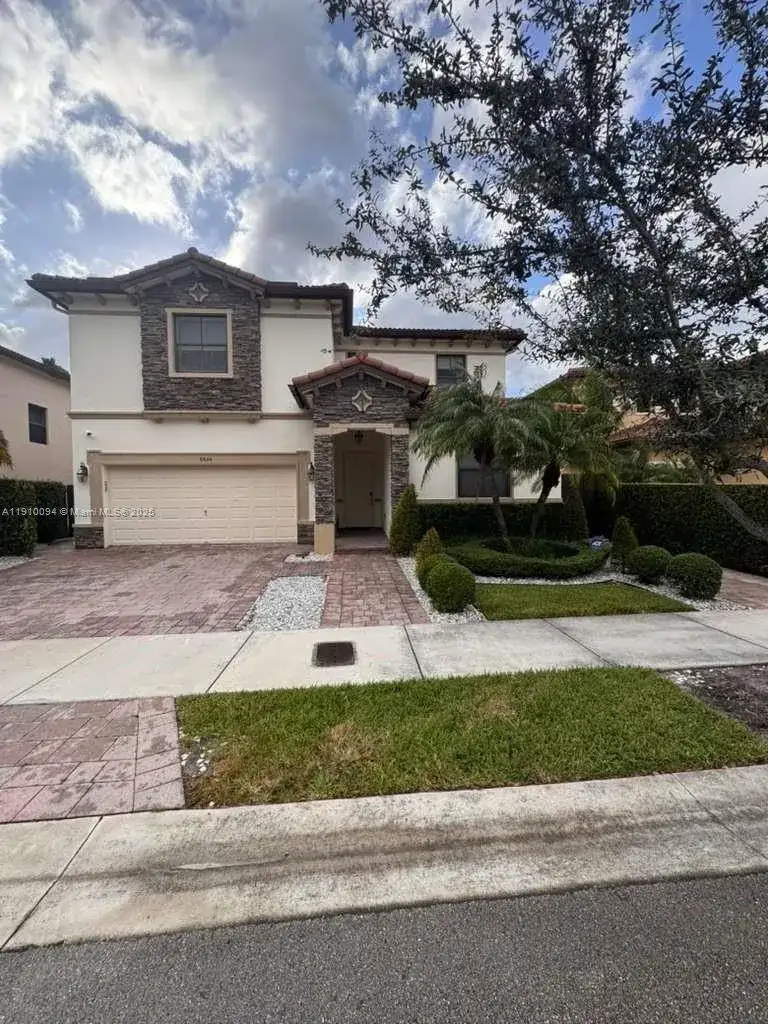 8850 NW 98th Ct, Doral FL 33178 photo 2