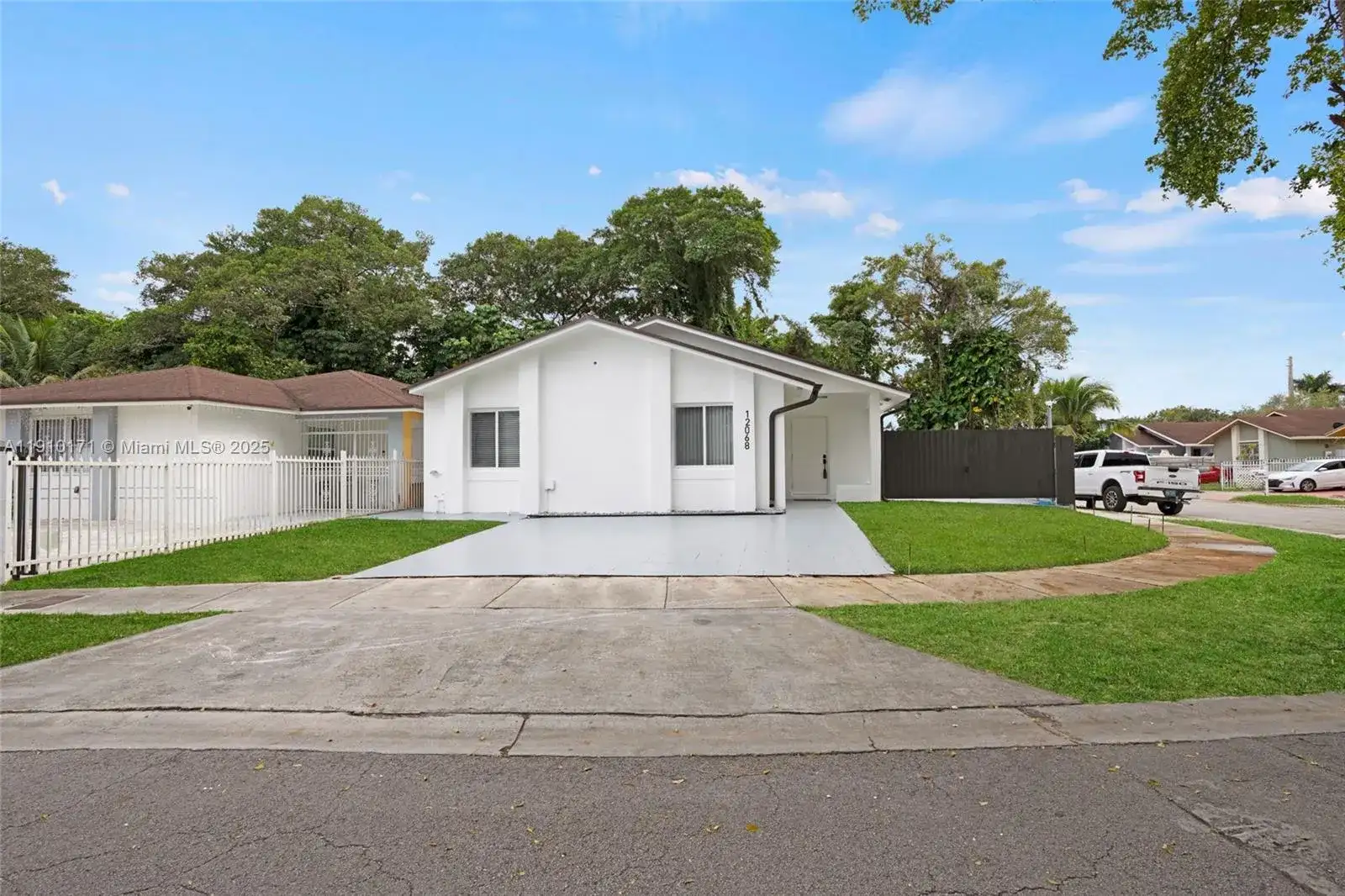 12068 SW 210th St, Miami FL 33177 photo 2