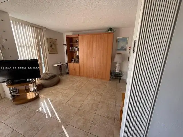 3625 N Country Club Dr # 304, Aventura FL 33180 photo 3