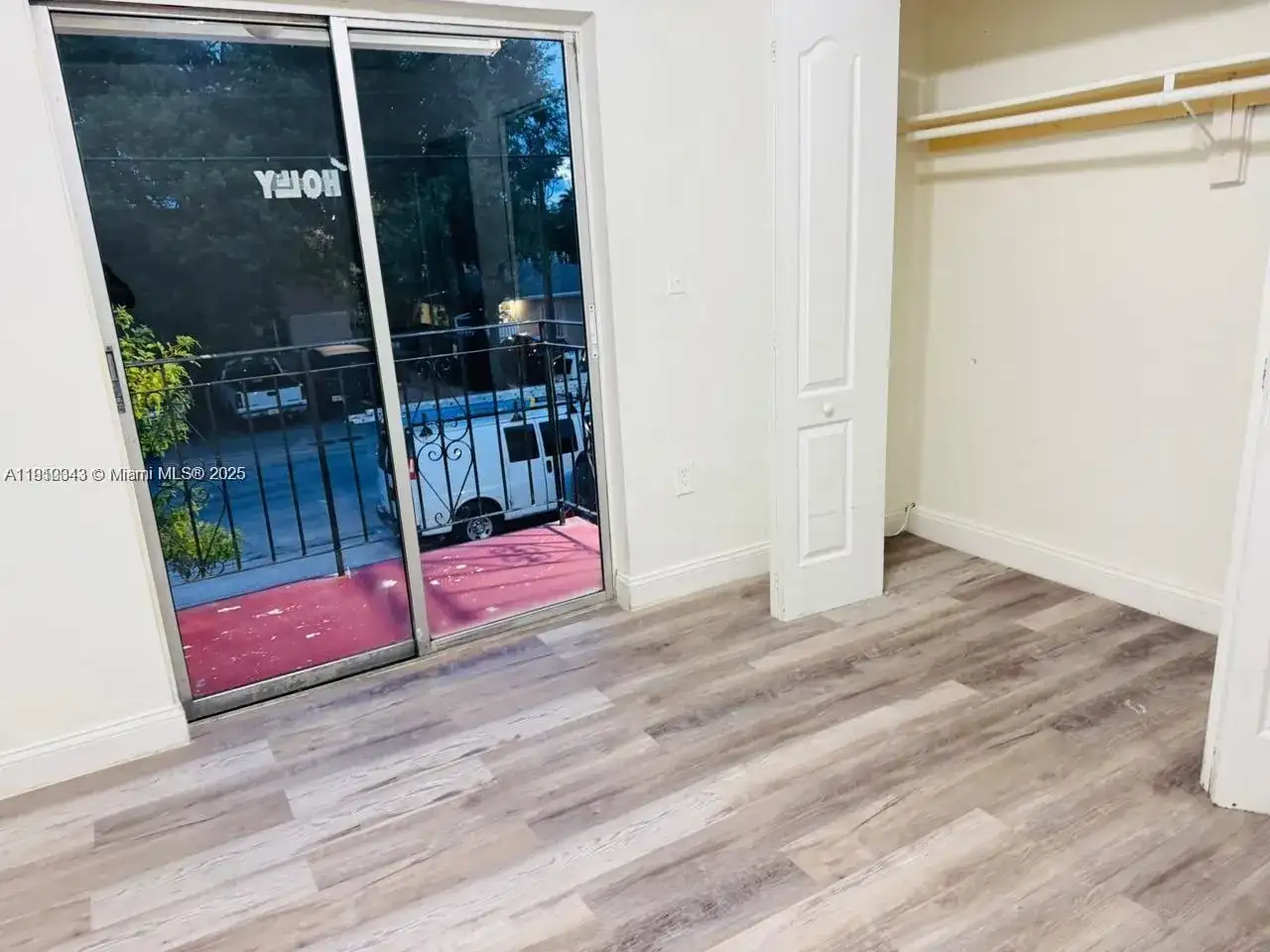 932 NW 5th St, Miami FL 33128 photo 2