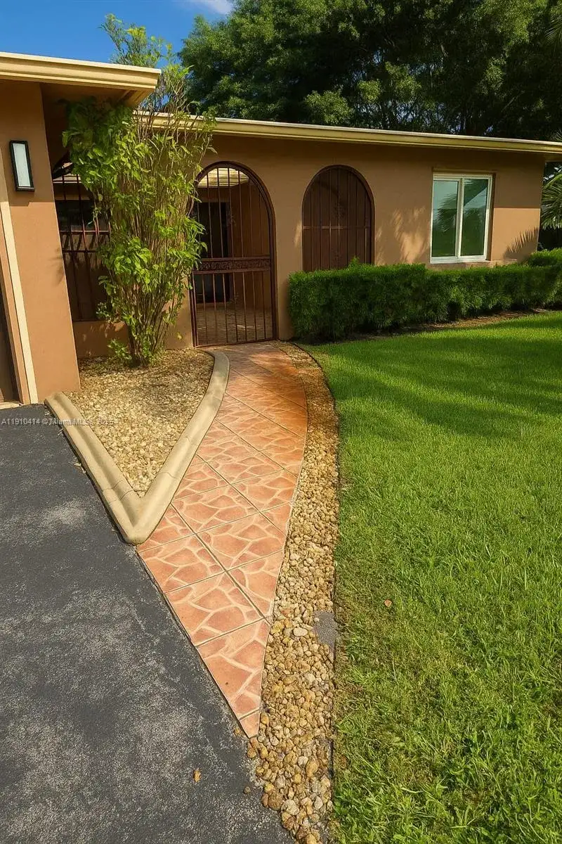 9313 NW 24th Pl # 9313, Pembroke Pines FL 33024 photo 2