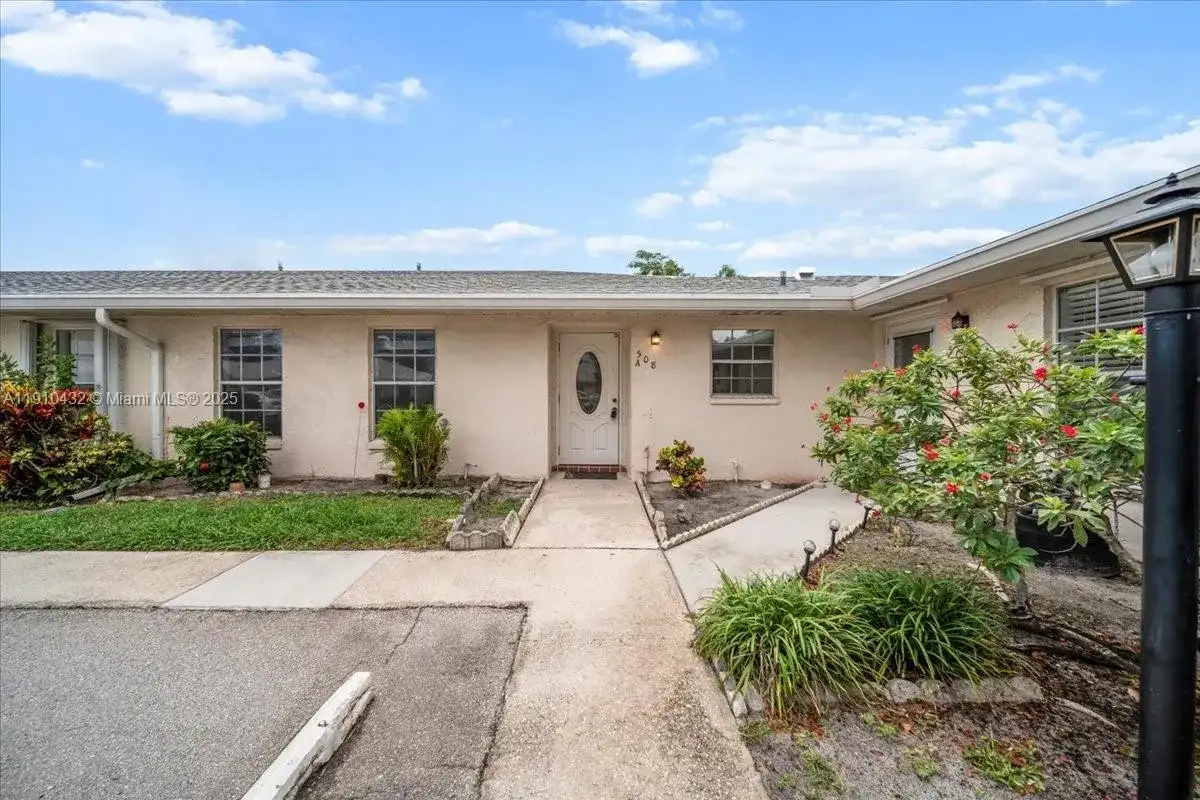 508 Holyoke Ln # A, Lake Worth FL 33467 photo 2