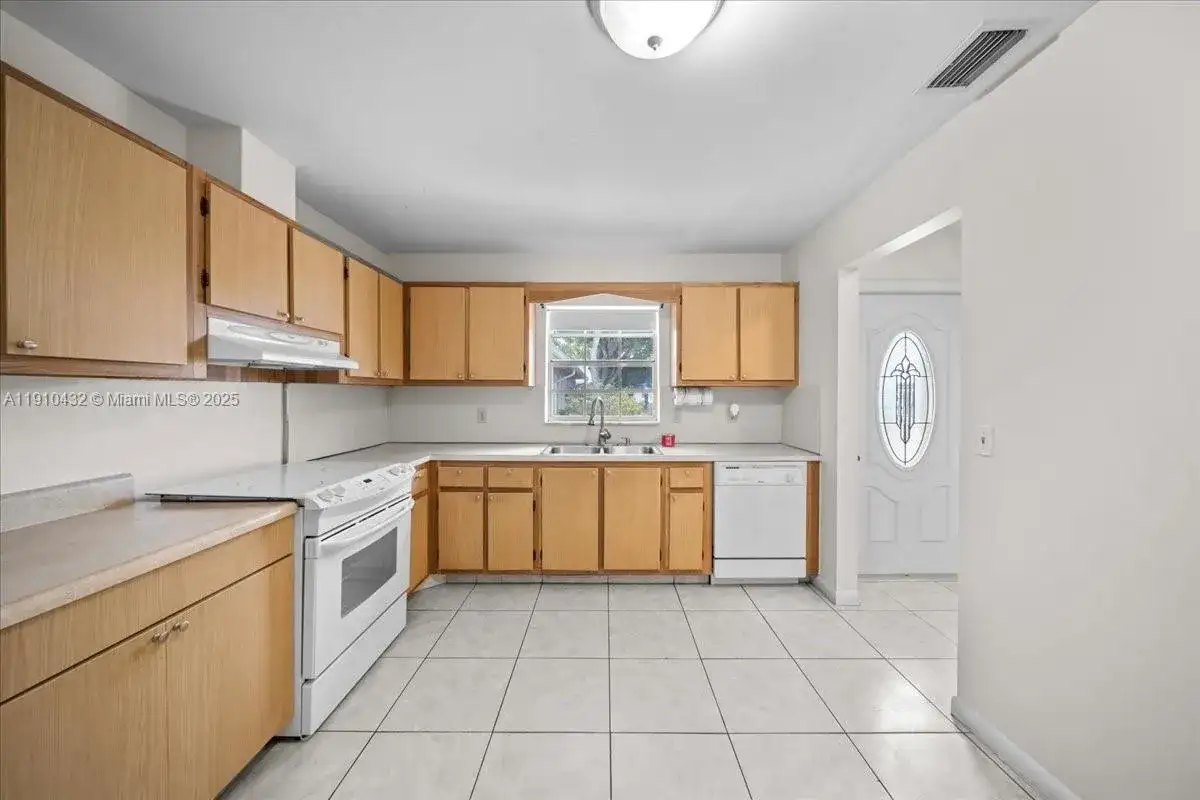 508 Holyoke Ln # A, Lake Worth FL 33467 photo 5
