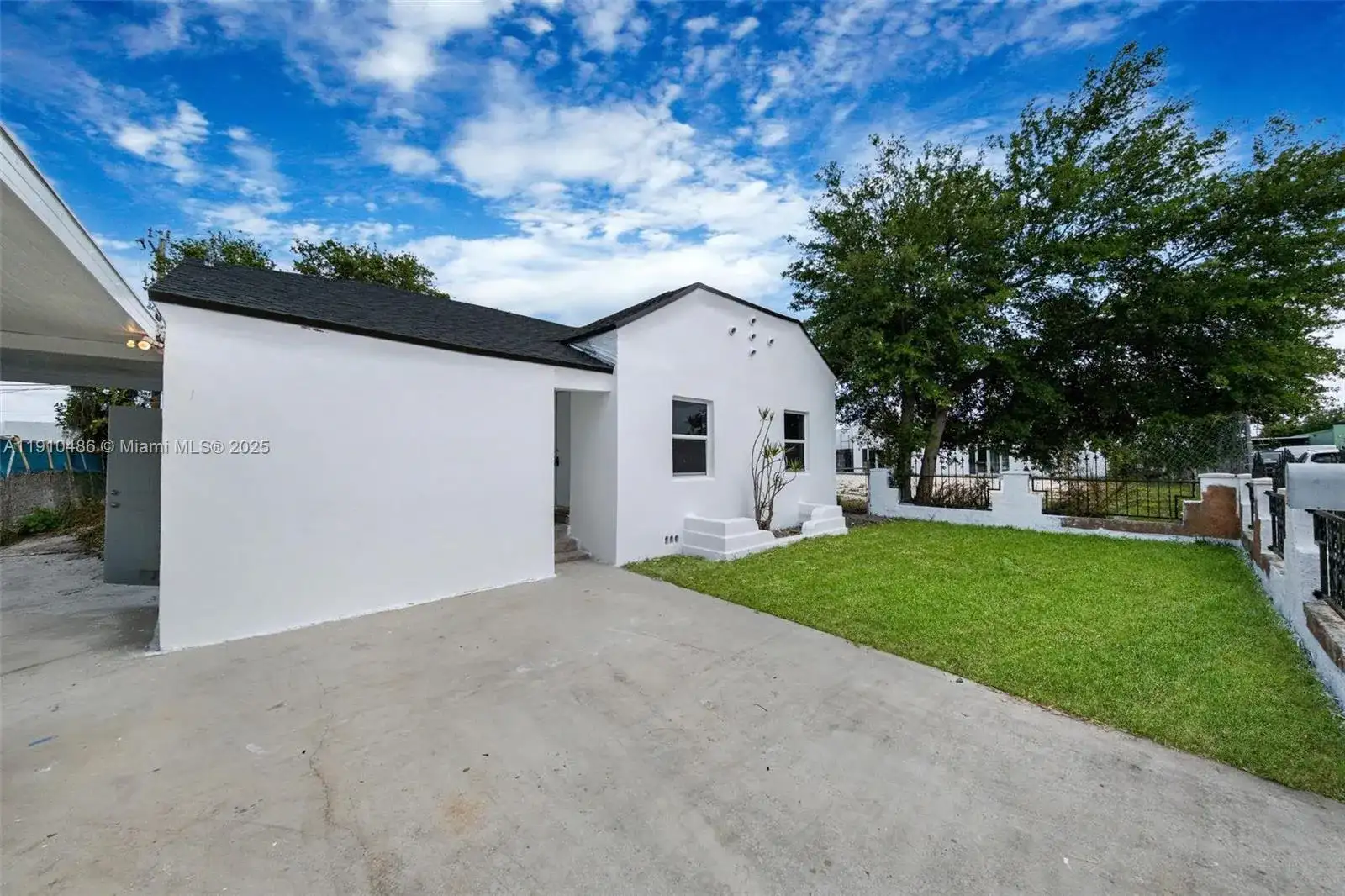 741 NW 77th Ter, Miami FL 33150 photo 2
